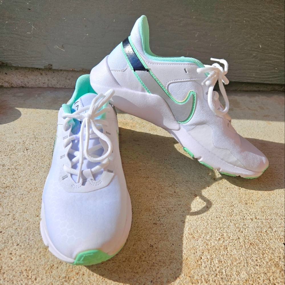 Women's size 8.5 Nike shoes